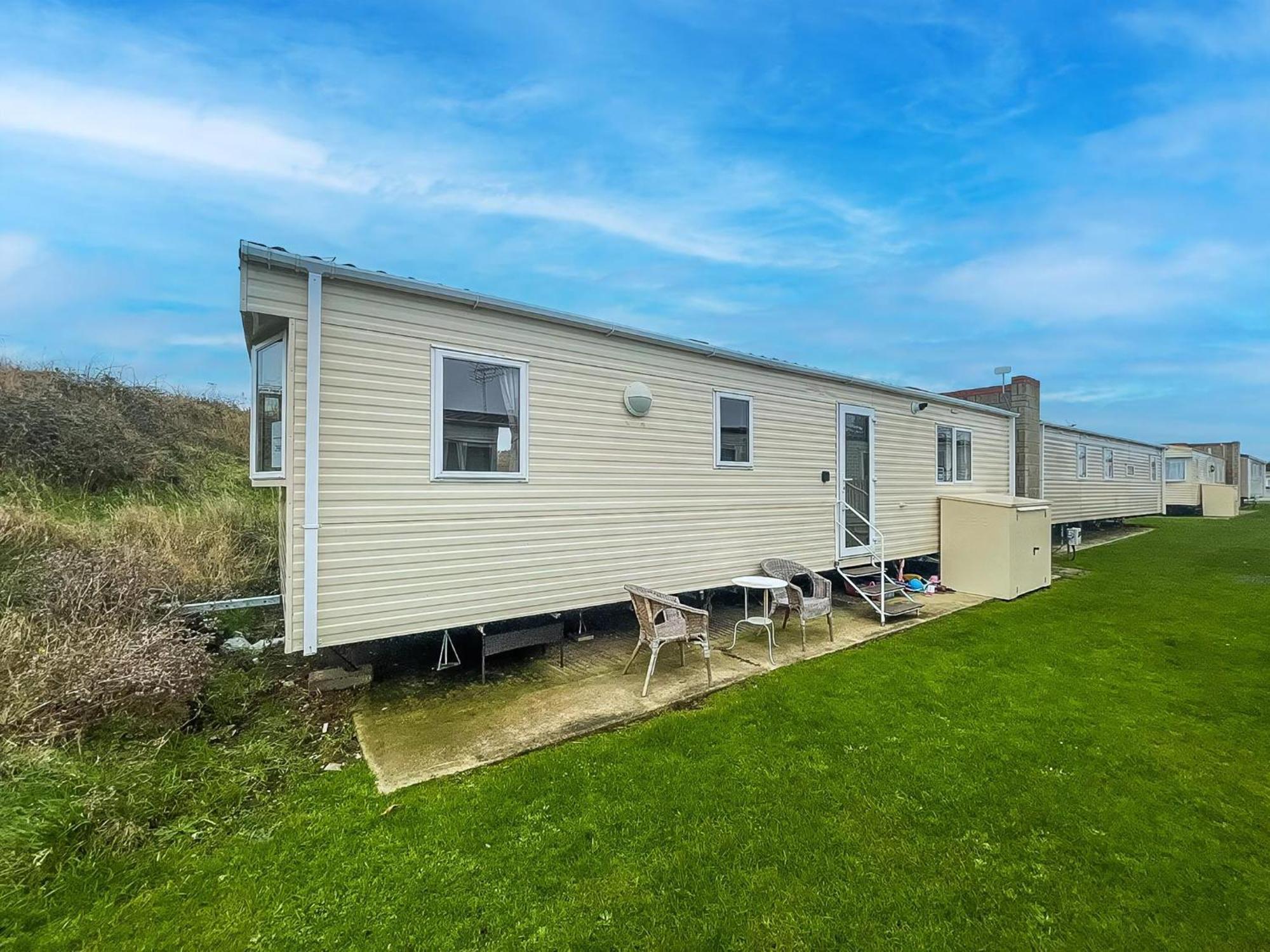 Campsite Lovely 8 Berth Caravan For Hire In Essex At Naze Marine Park Ref 17181p